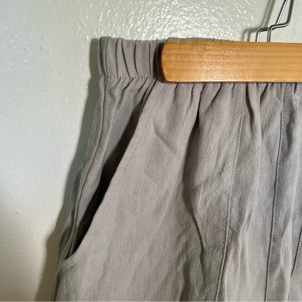 Women's Size Small Casual Shorts Sage Green Gray Ruffle Hem Pockets Stretch - Picture 4 of 11